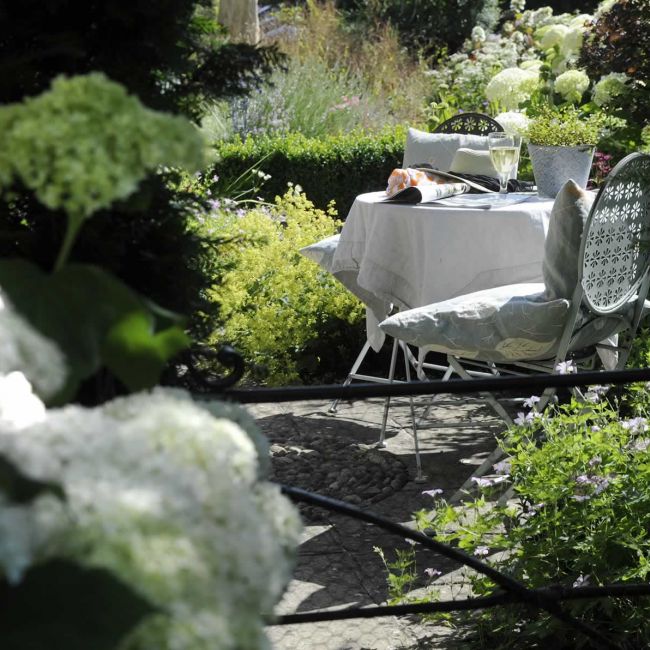 Use repeat planting to link one section of the garden to another, as Mark has done with his use of Hydrangea 'Annabel', with its beautiful white flowers 