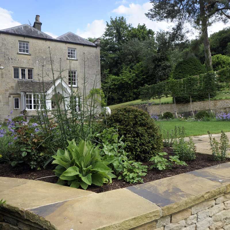 Graduate Gardeners are an award-winning Cotswold Landscaping company