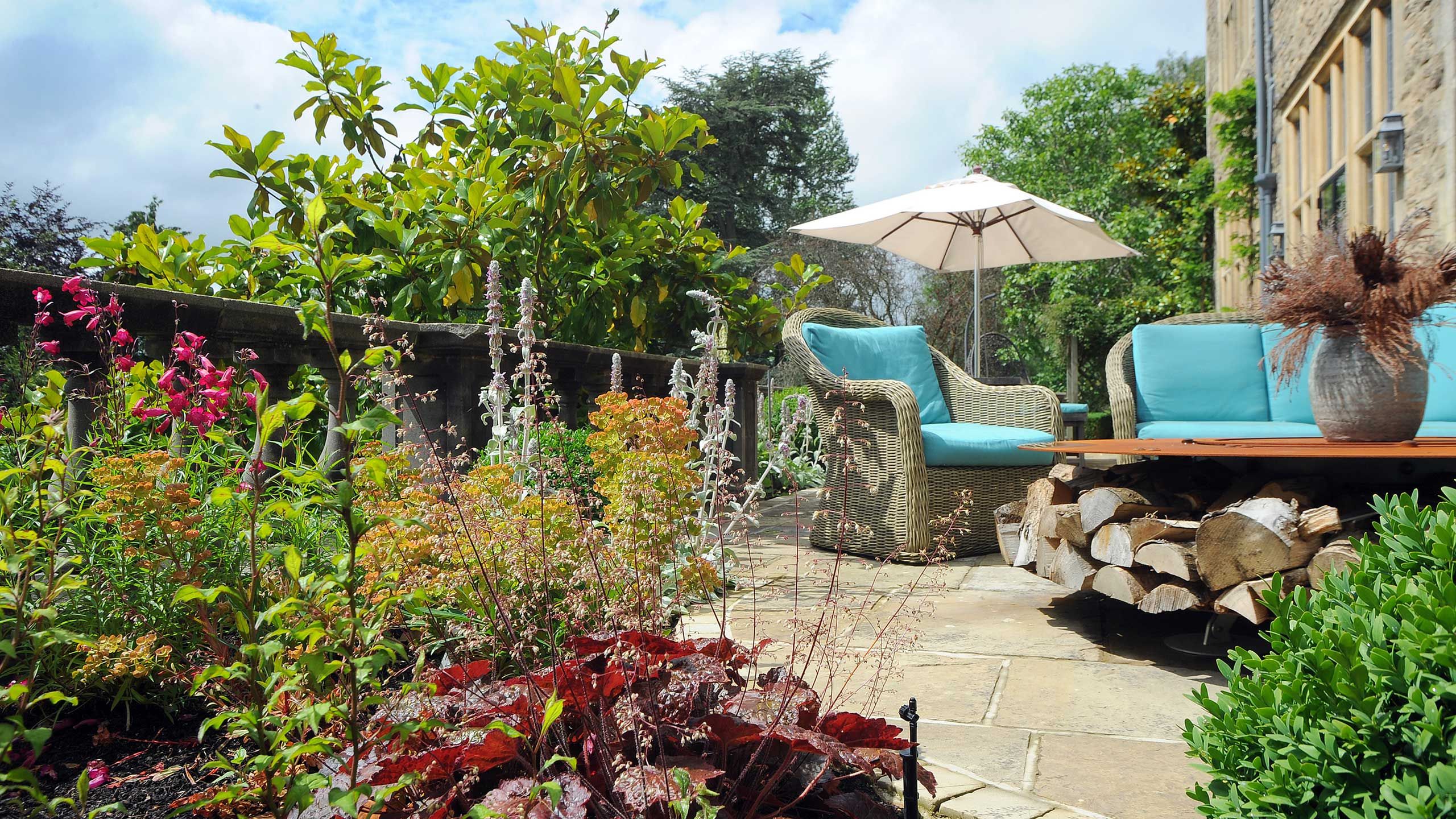 Graduate Gardeners - Award winng Cotswold landscape gardening for 50 years