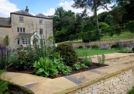 BALI 2021 - Domestic garden construction £100k - £250k Graduate Gardeners