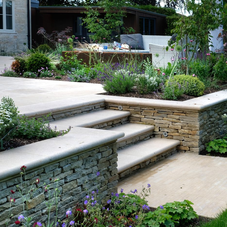 Private garden in Kemble, Gloucestershire, by Graduate Gardeners